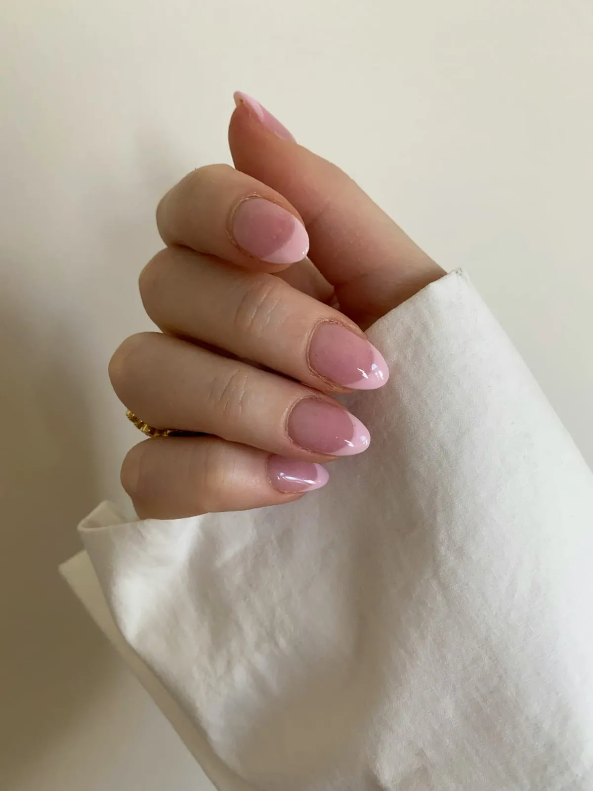Almond-shaped nails with a glossy pink ombre gel finish